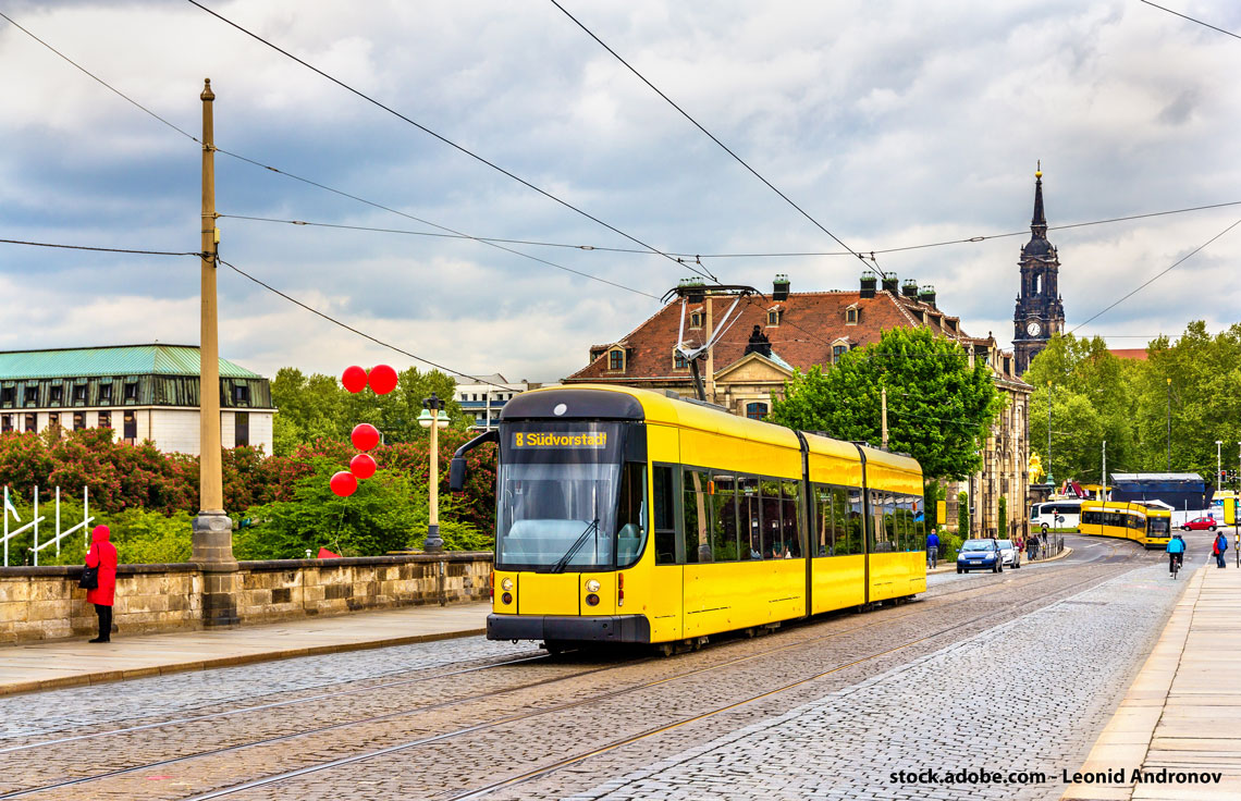 Un tramway jaune à Dresde