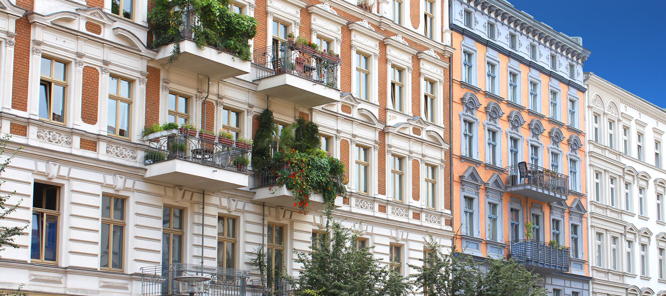 La façade de plusieurs immeubles à Berlin en Allemagne
