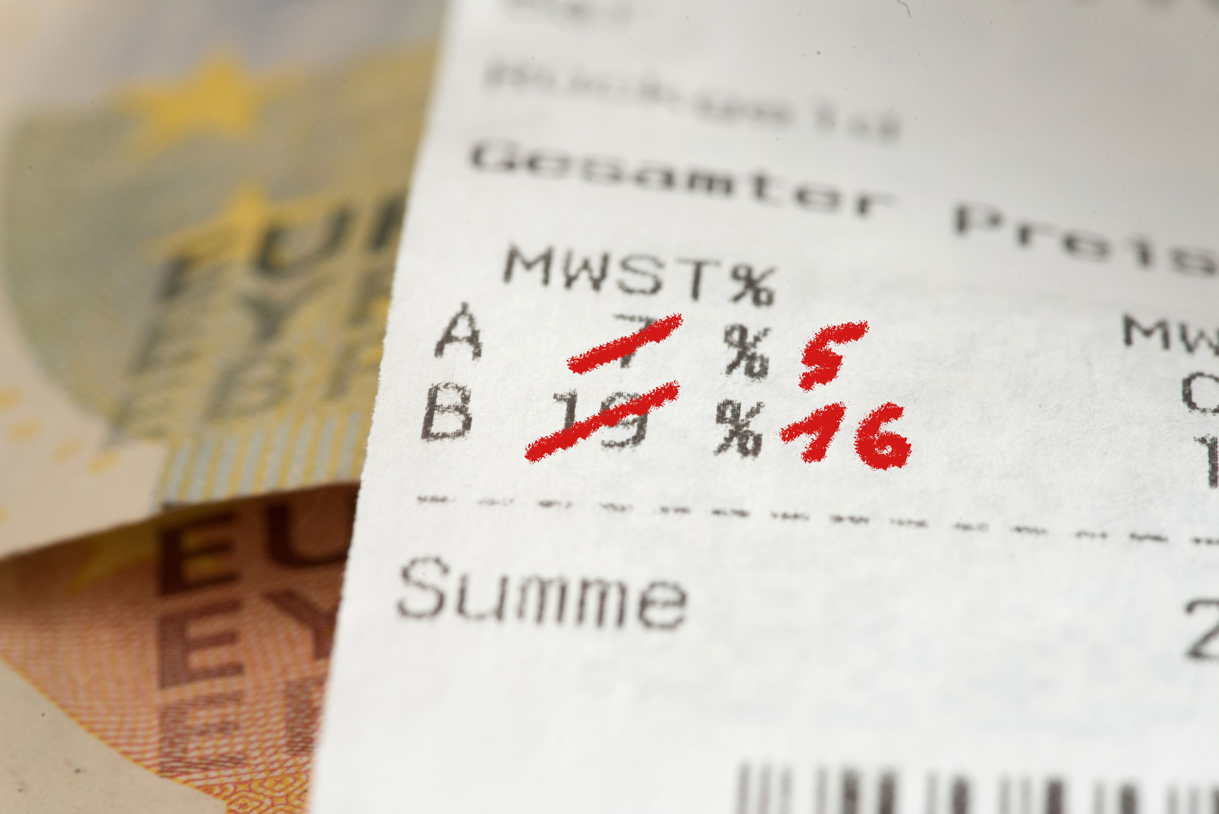 Photo d'un ticket de caisse allemand sur lequel les taux de TVA ont été modifiés.