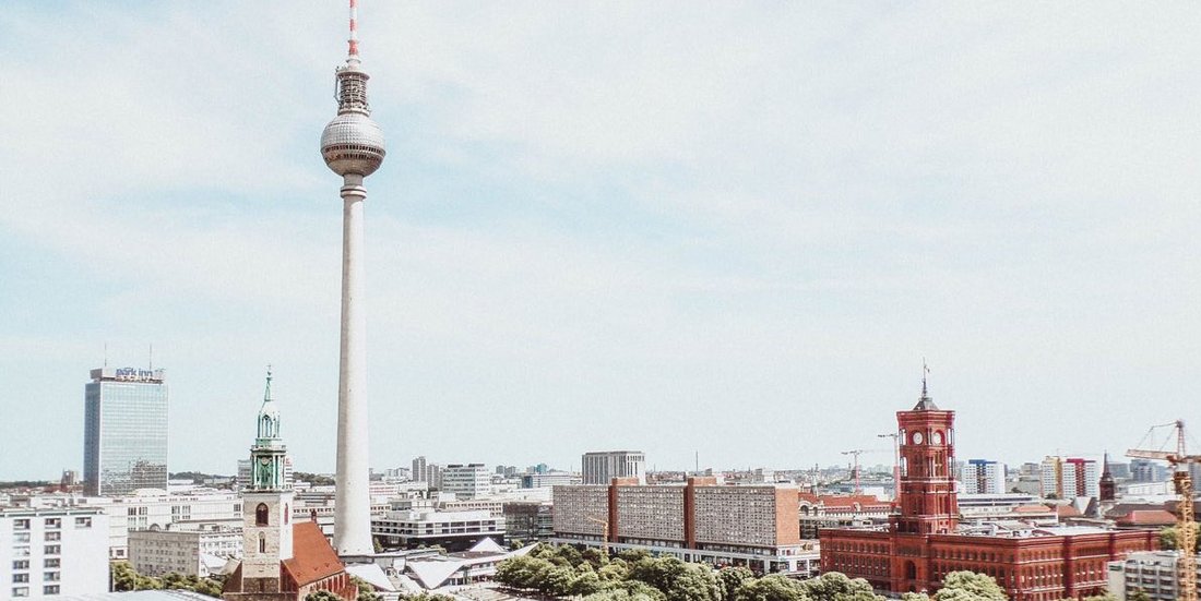 Panorama de Berlin, centrée sur l'Alexanderplatz.