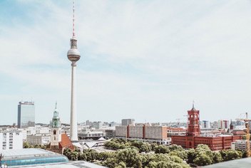 Panorama de Berlin, centrée sur l'Alexanderplatz.