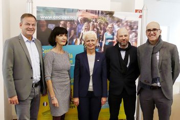 2018: Frédéric Bierry, Präsident des Conseil départemental Bas-Rhin , und Brigitte Klinkert, Präsidentin des Conseil départemental Haut-Rhin, zu Besuch im ZEV.